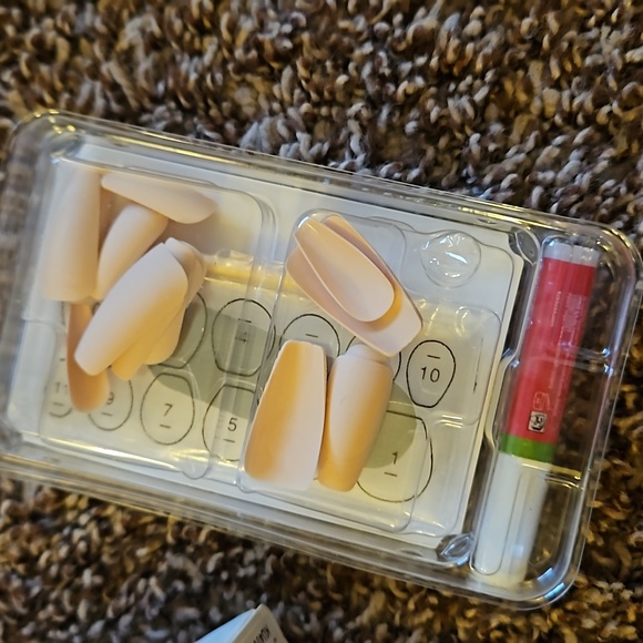 Kiss Gel Fantasy Nails - Picture 6 of 6